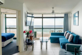 Spectacular Central Surfers Beach Views from Apartment